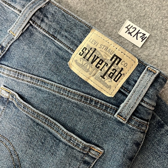 Levis Silvertab Mom Jeans Womens Size 28 Tapered High Rise Relaxed Baggy - Picture 2 of 9